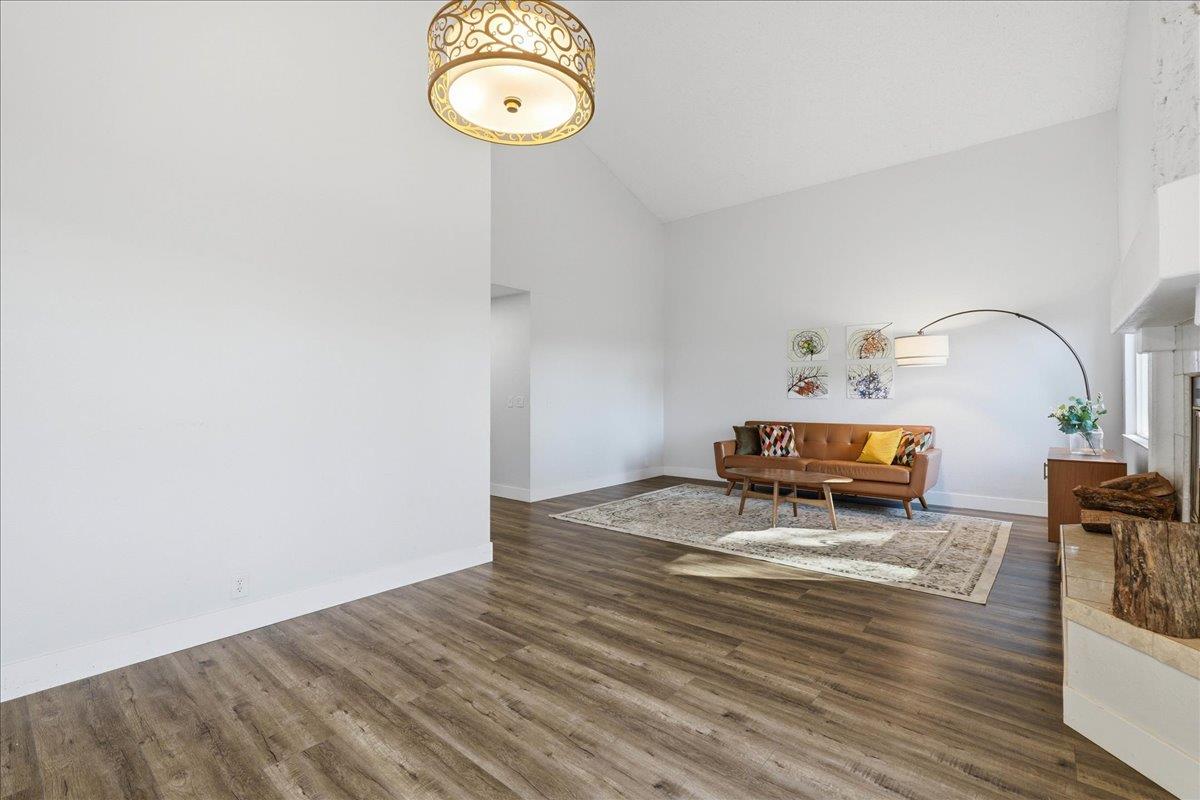 2836 La Crescenta Drive