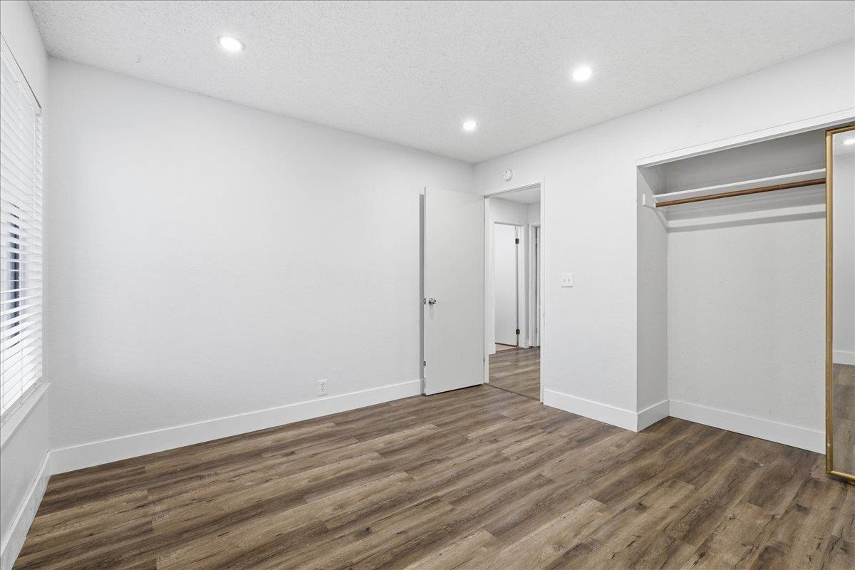 2836 La Crescenta Drive