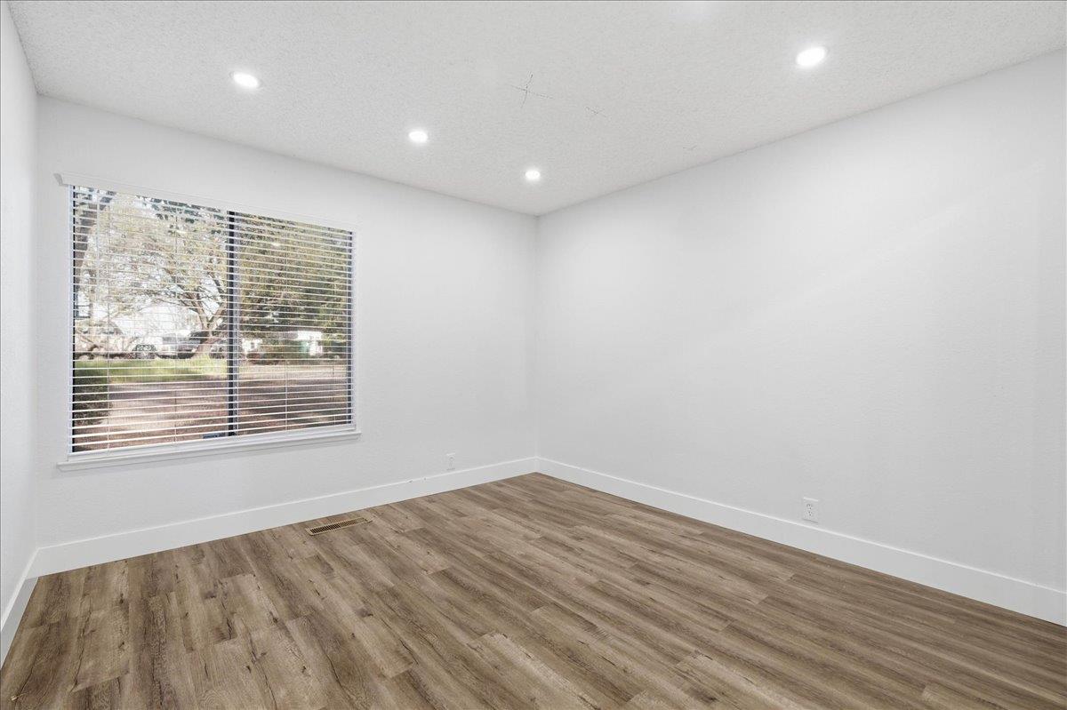 2836 La Crescenta Drive