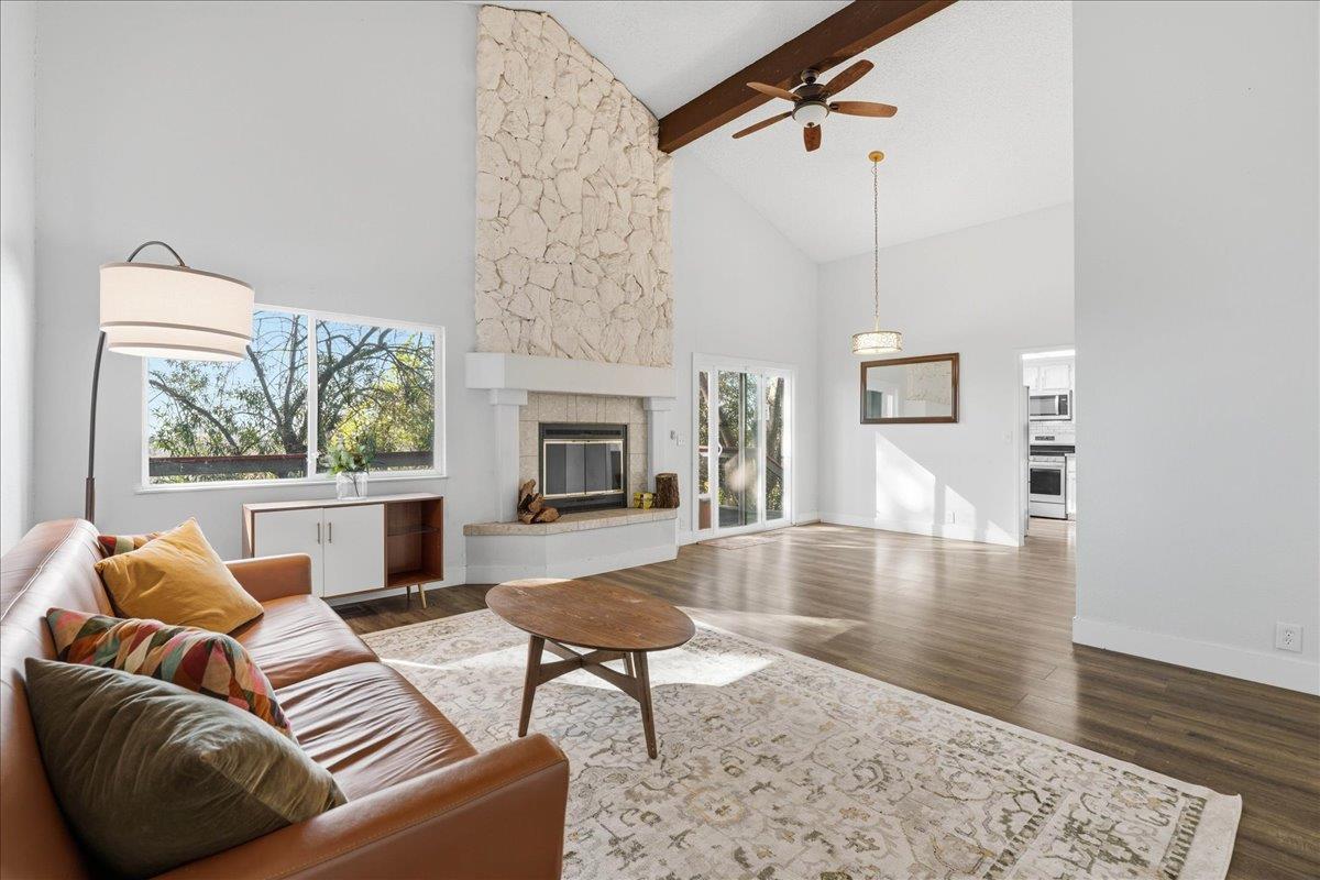 2836 La Crescenta Drive