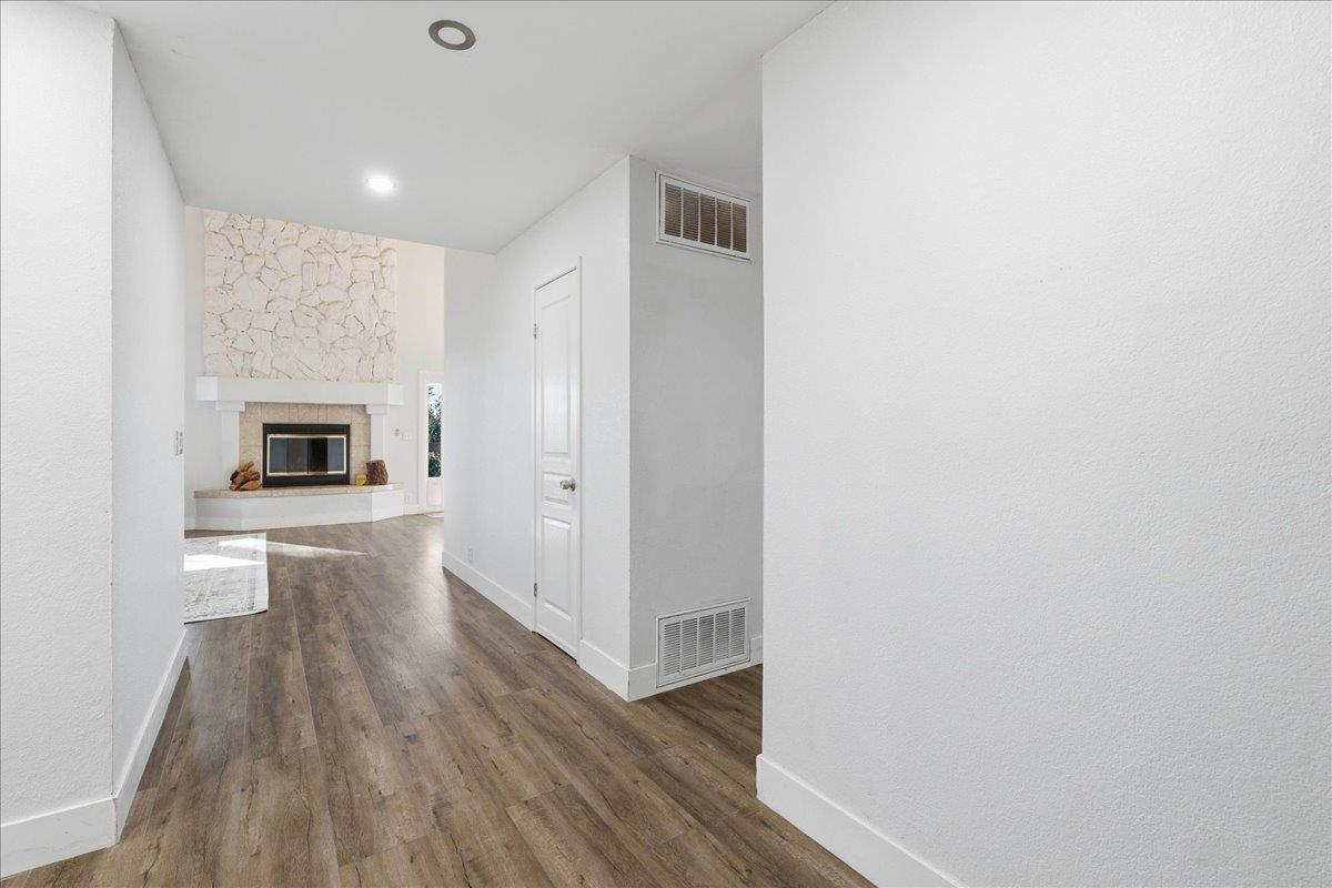2836 La Crescenta Drive
