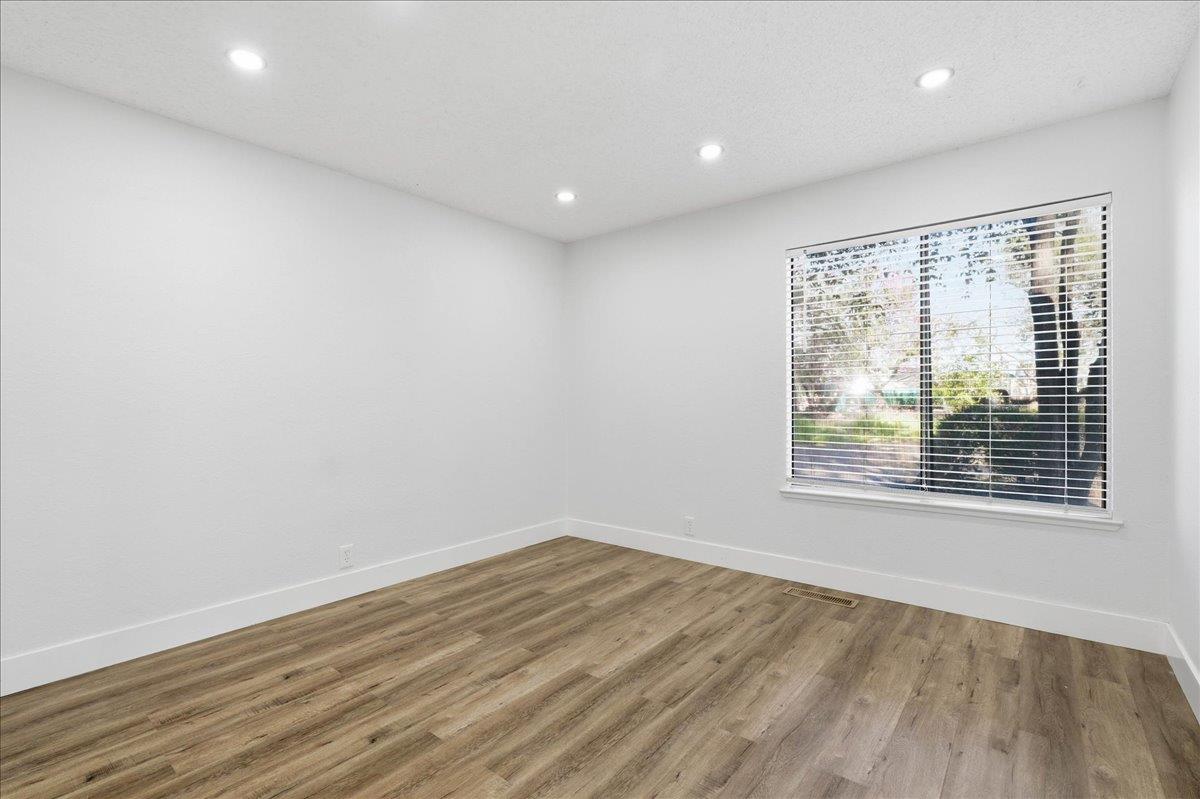 2836 La Crescenta Drive