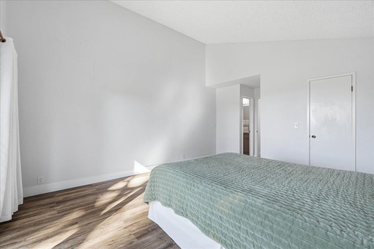 2836 La Crescenta Drive