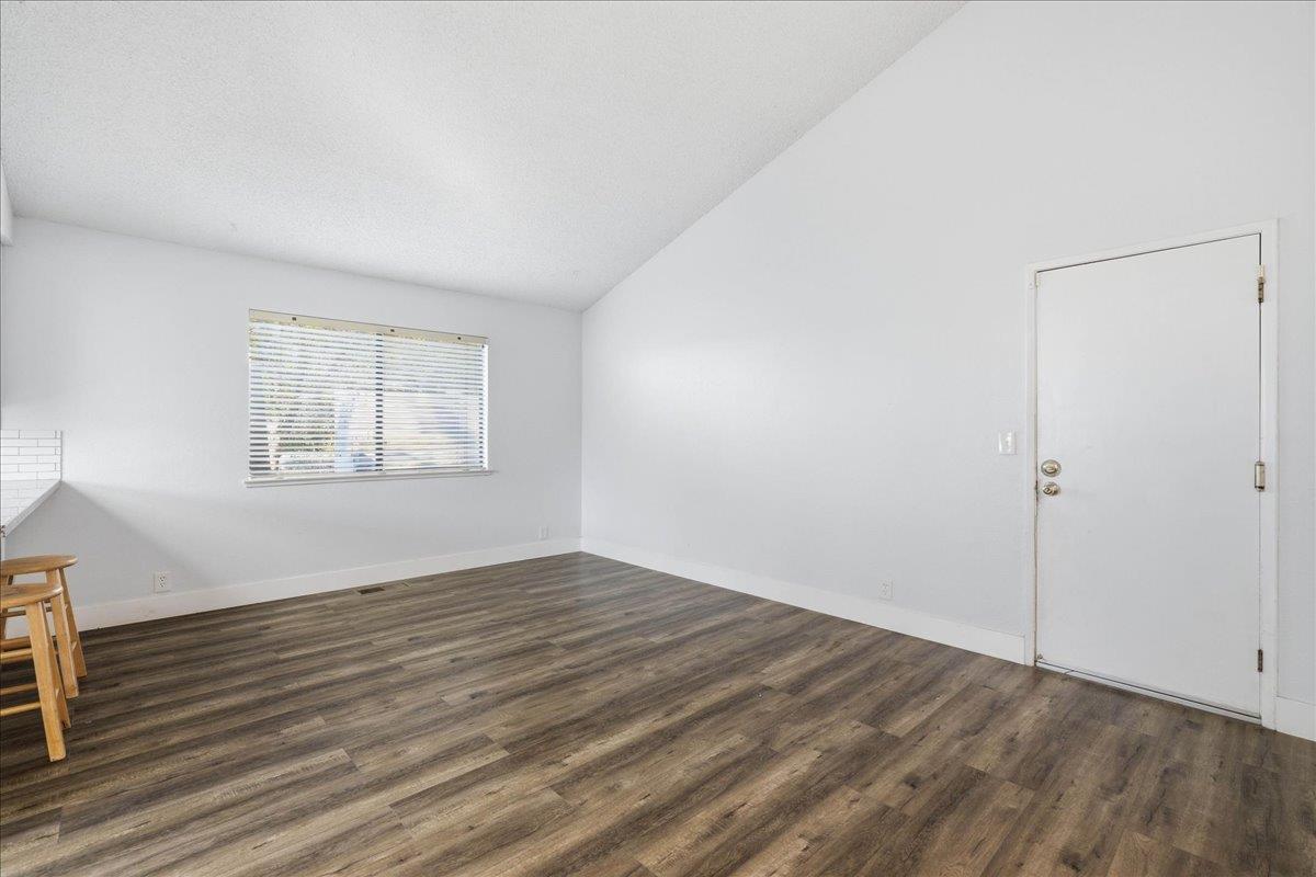 2836 La Crescenta Drive