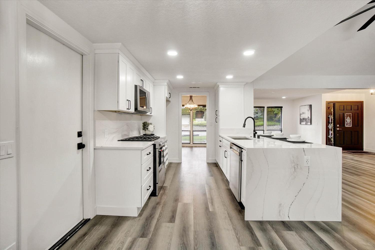 144 W Gold Creek Circle