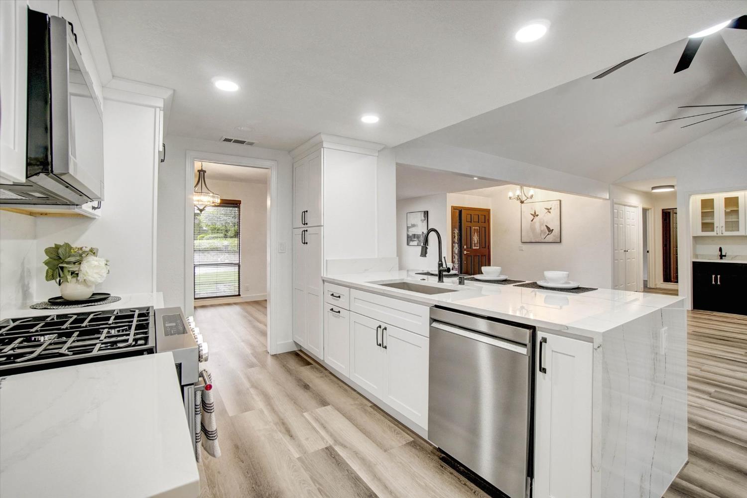 144 W Gold Creek Circle