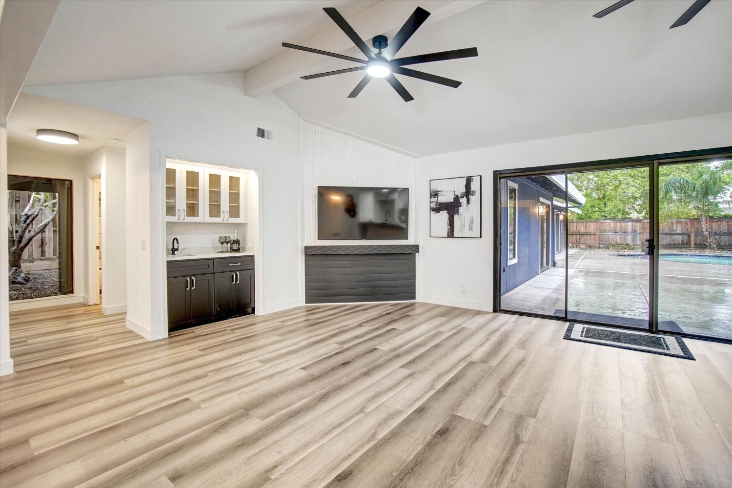 144 W Gold Creek Circle