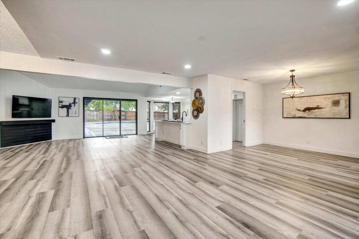 144 W Gold Creek Circle