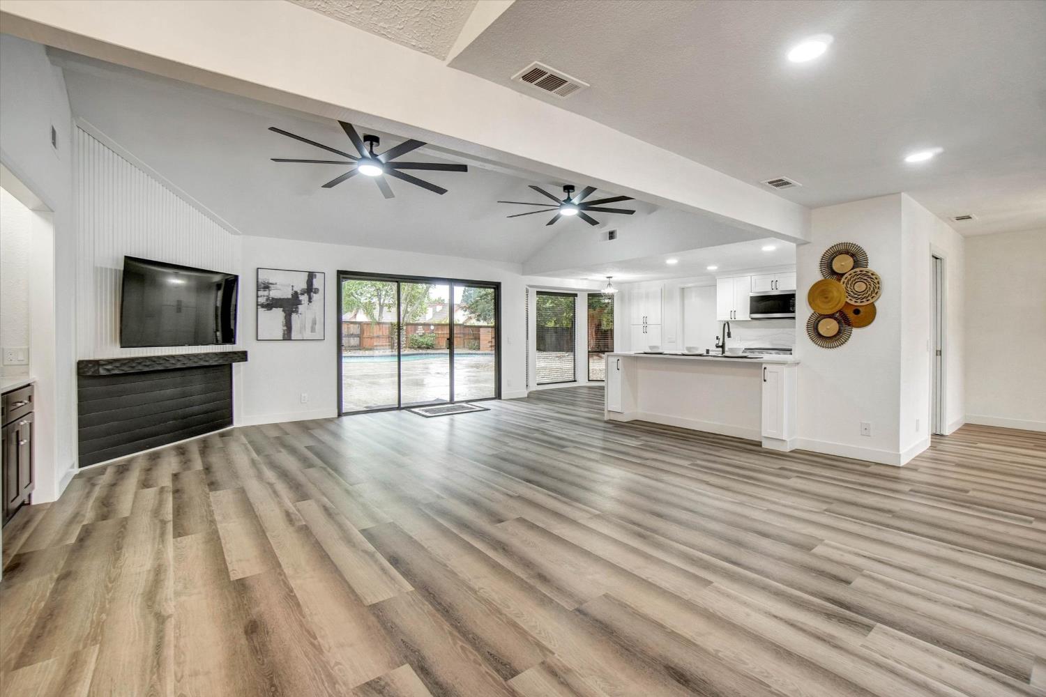 144 W Gold Creek Circle