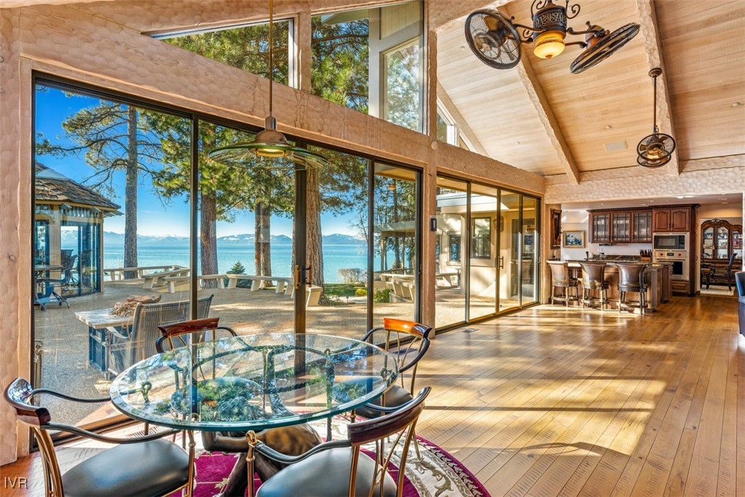 1013 Lakeshore Boulevard