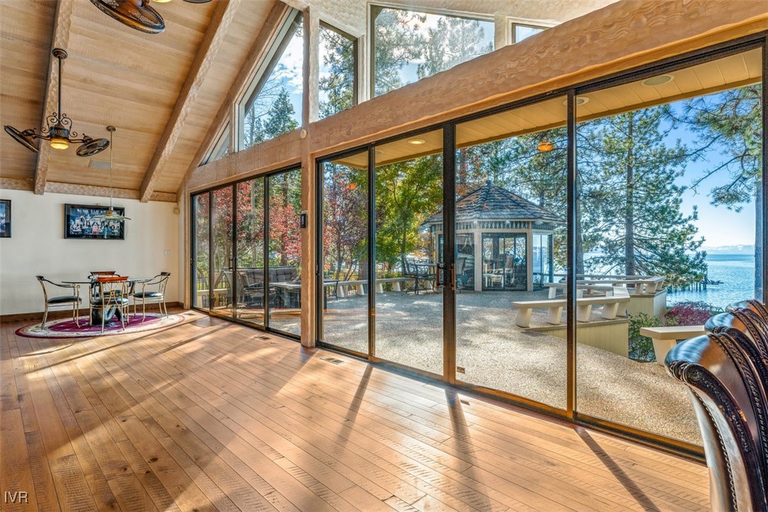 1013 Lakeshore Boulevard