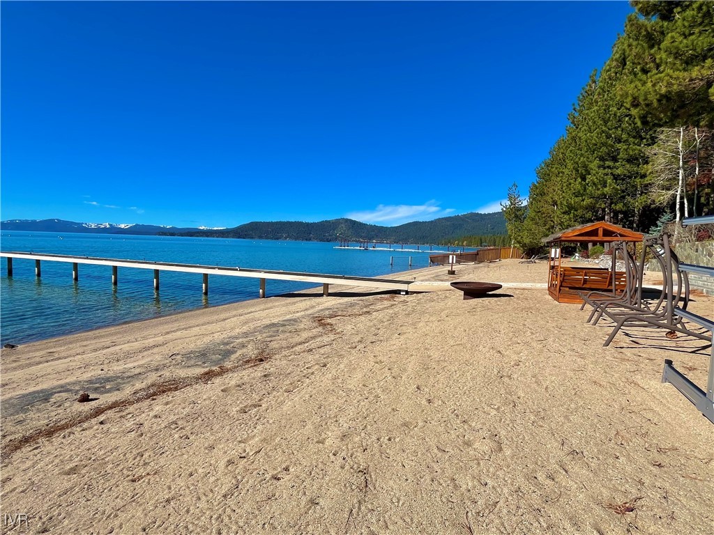 1013 Lakeshore Boulevard