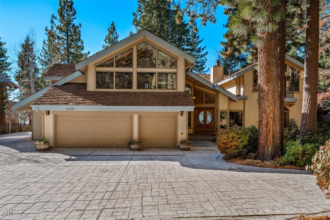 1013 Lakeshore Boulevard