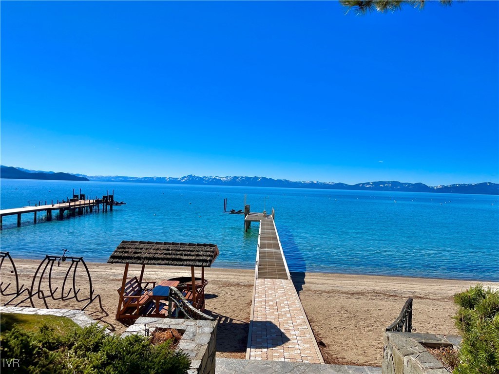 1013 Lakeshore Boulevard