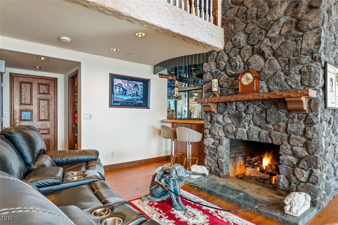 1013 Lakeshore Boulevard