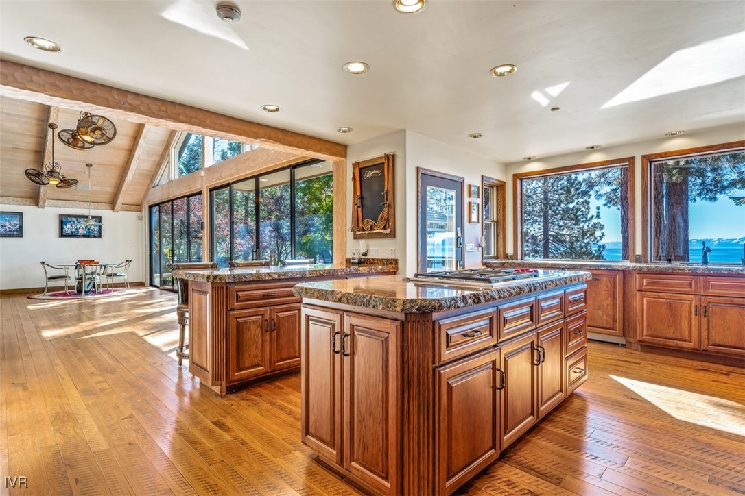 1013 Lakeshore Boulevard