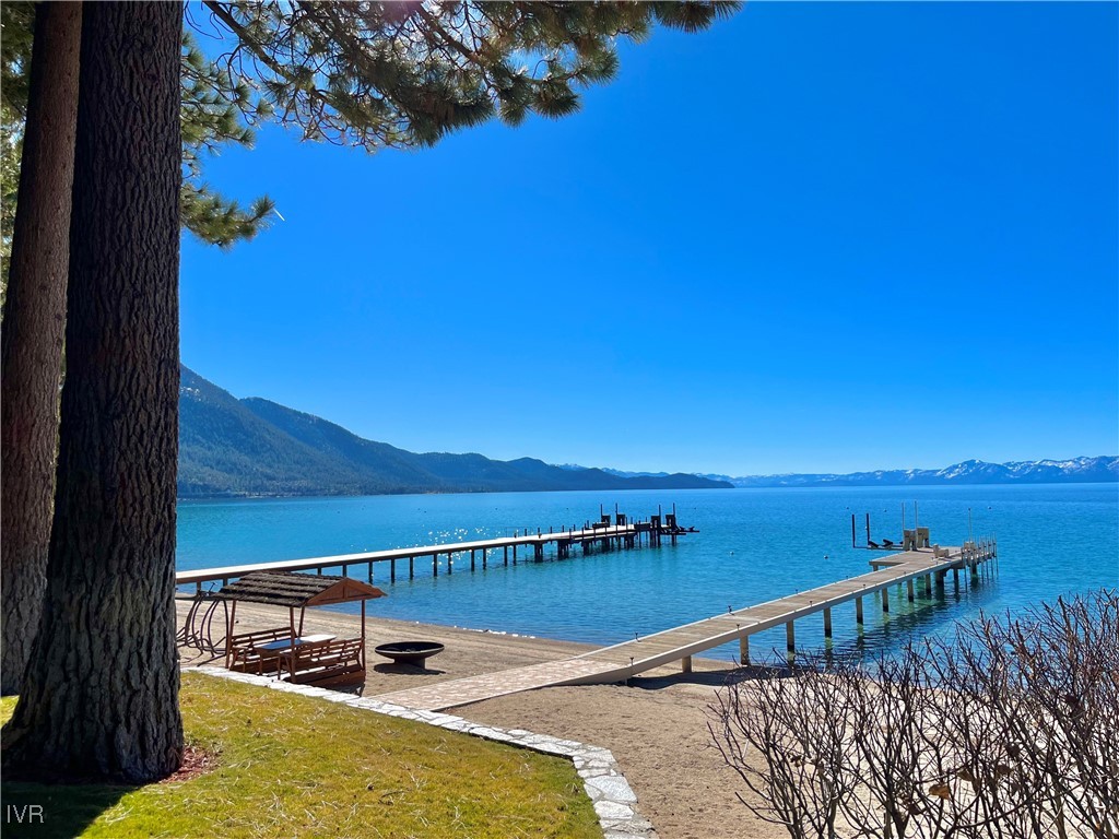 1013 Lakeshore Boulevard