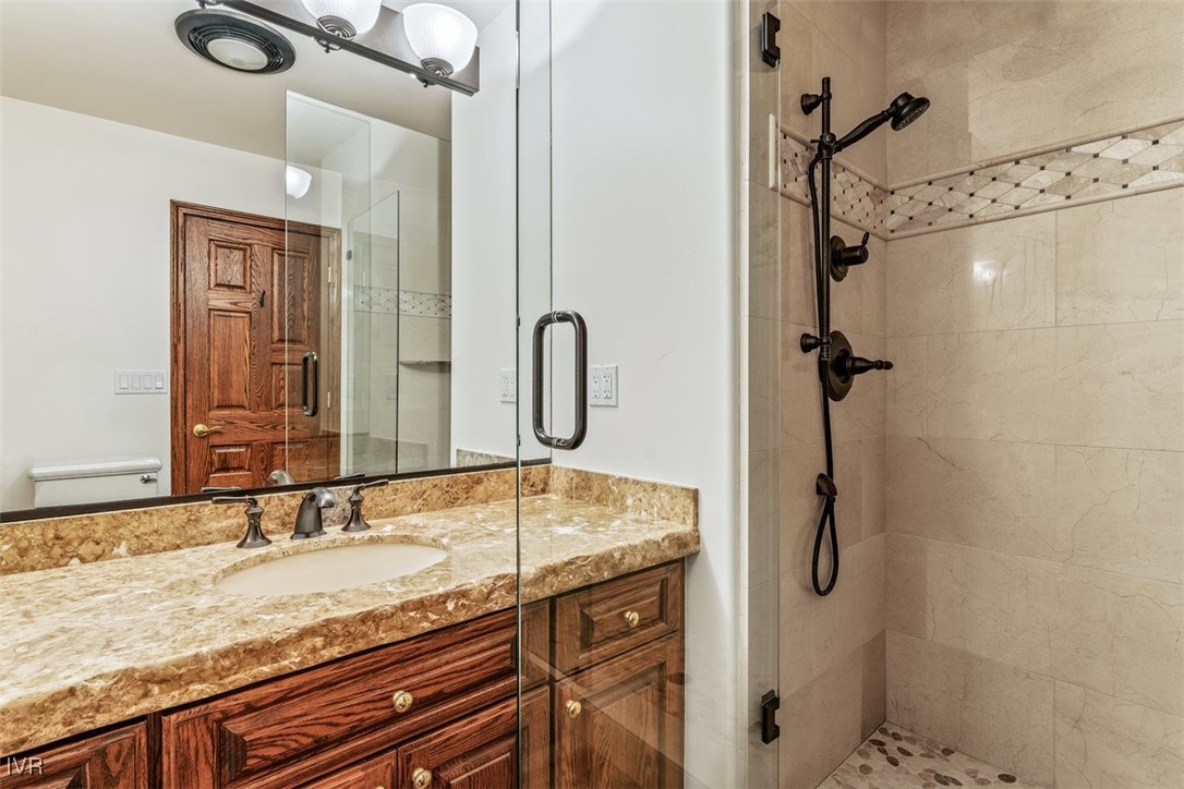 1013 Lakeshore Boulevard