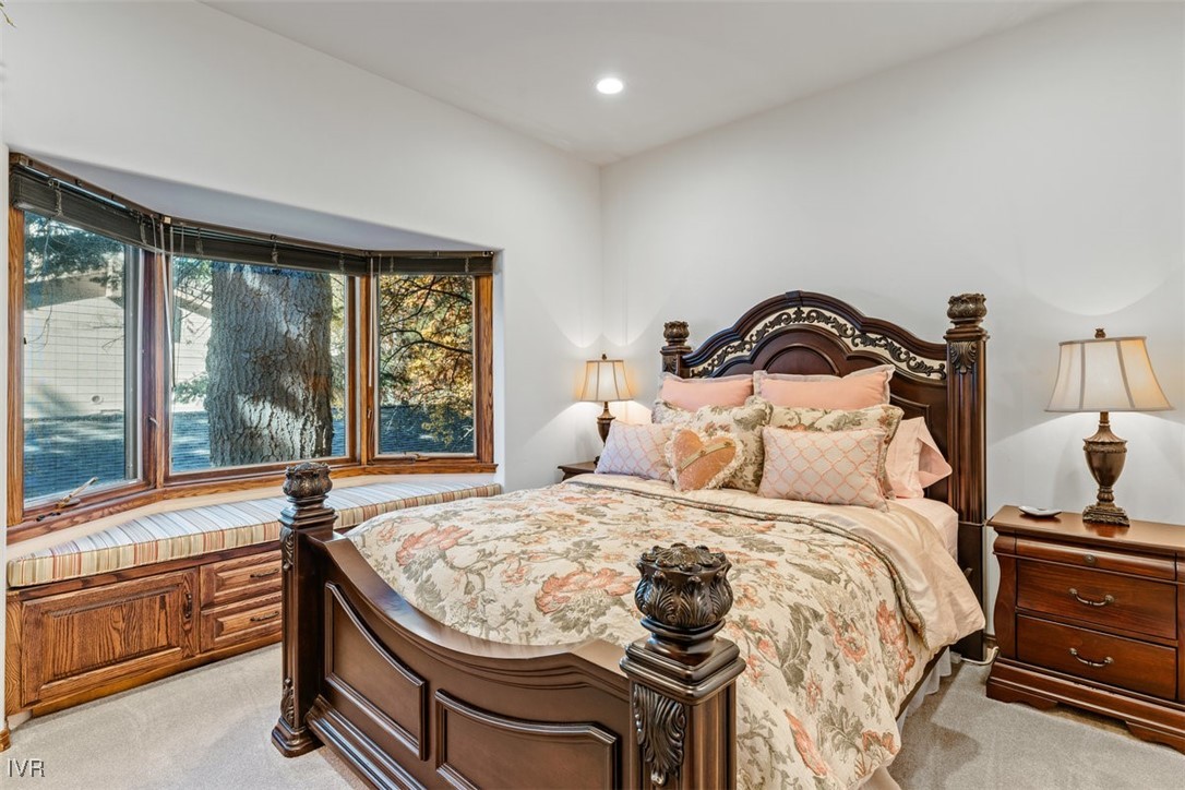 1013 Lakeshore Boulevard