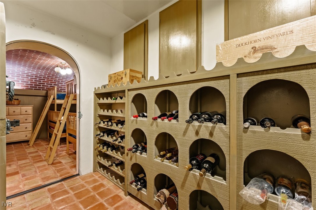 1013 Lakeshore Boulevard