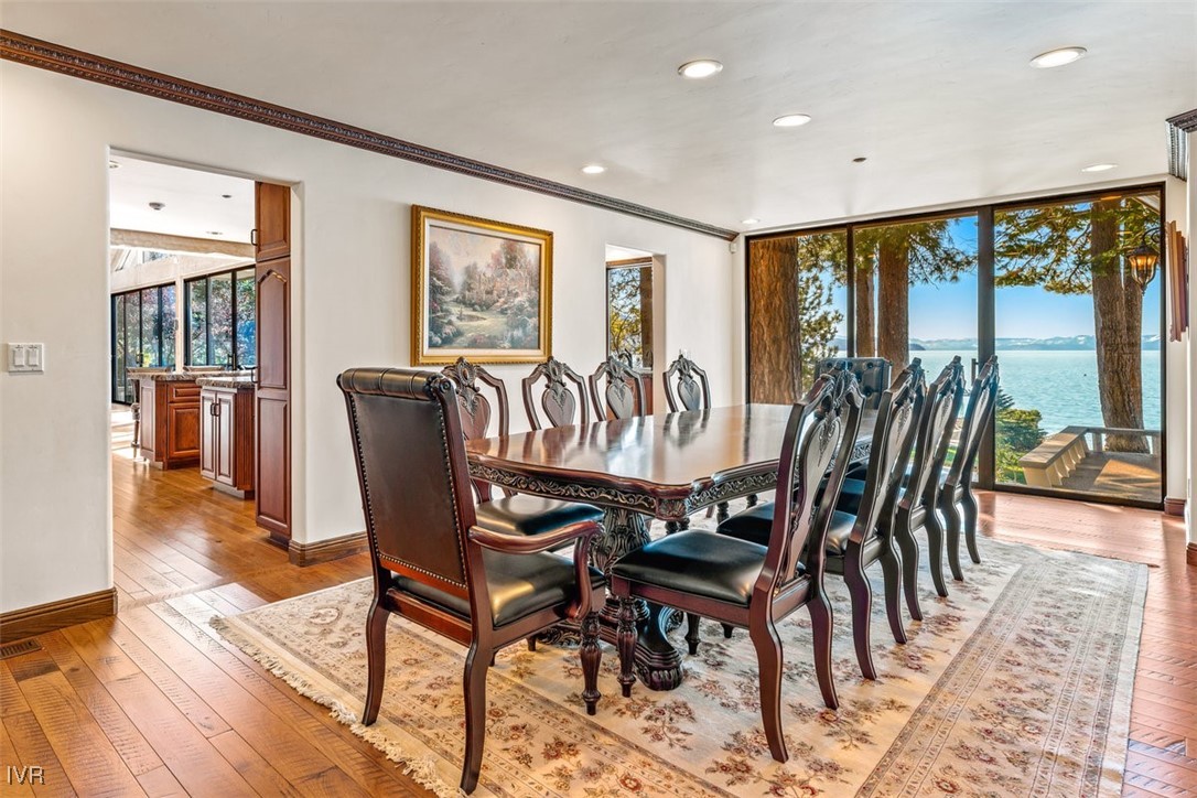 1013 Lakeshore Boulevard