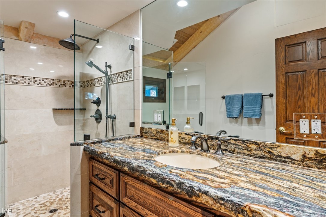 1013 Lakeshore Boulevard