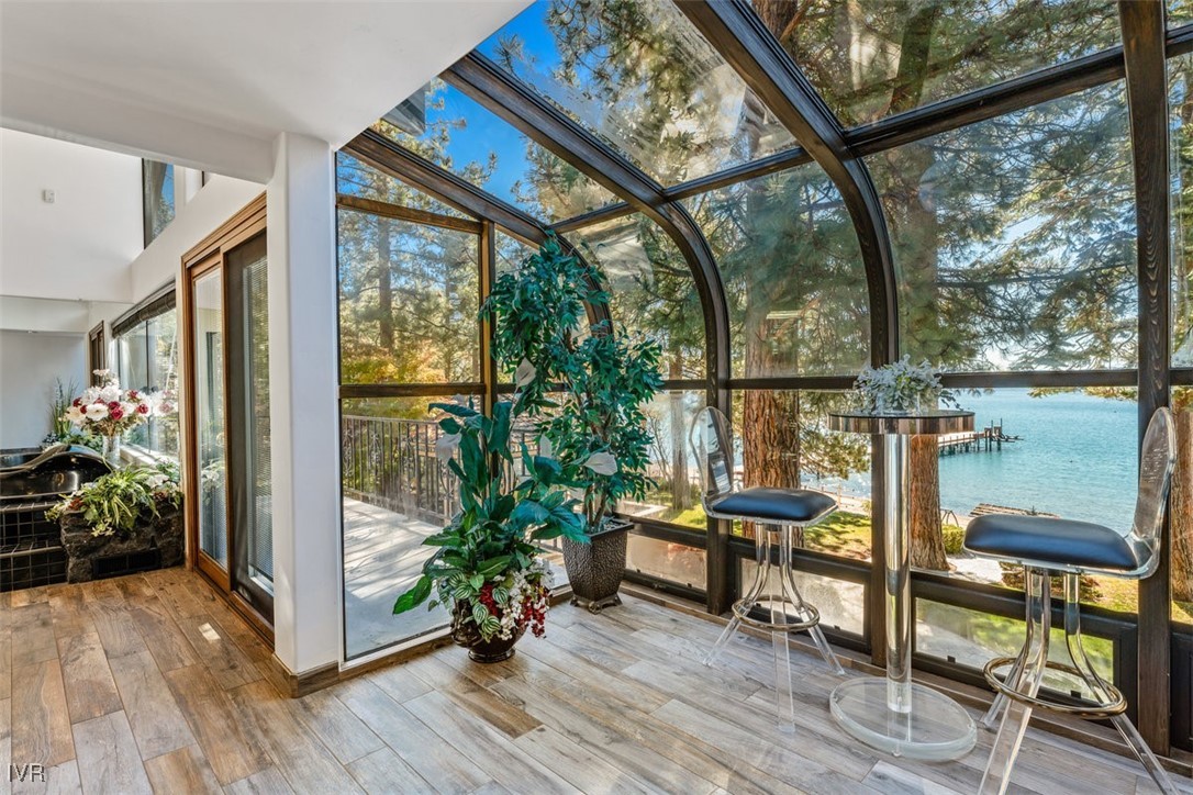 1013 Lakeshore Boulevard