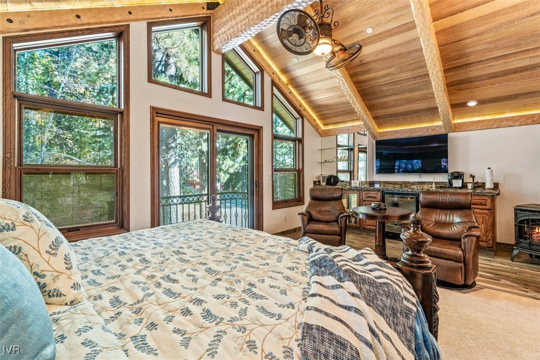 1013 Lakeshore Boulevard