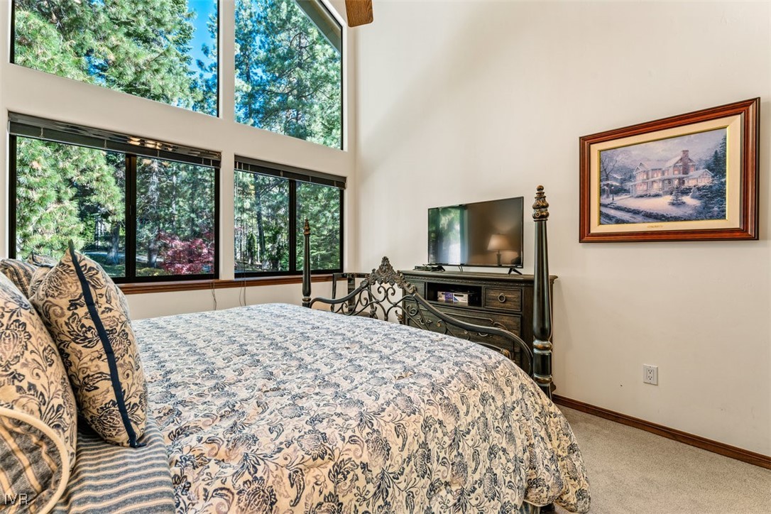 1013 Lakeshore Boulevard