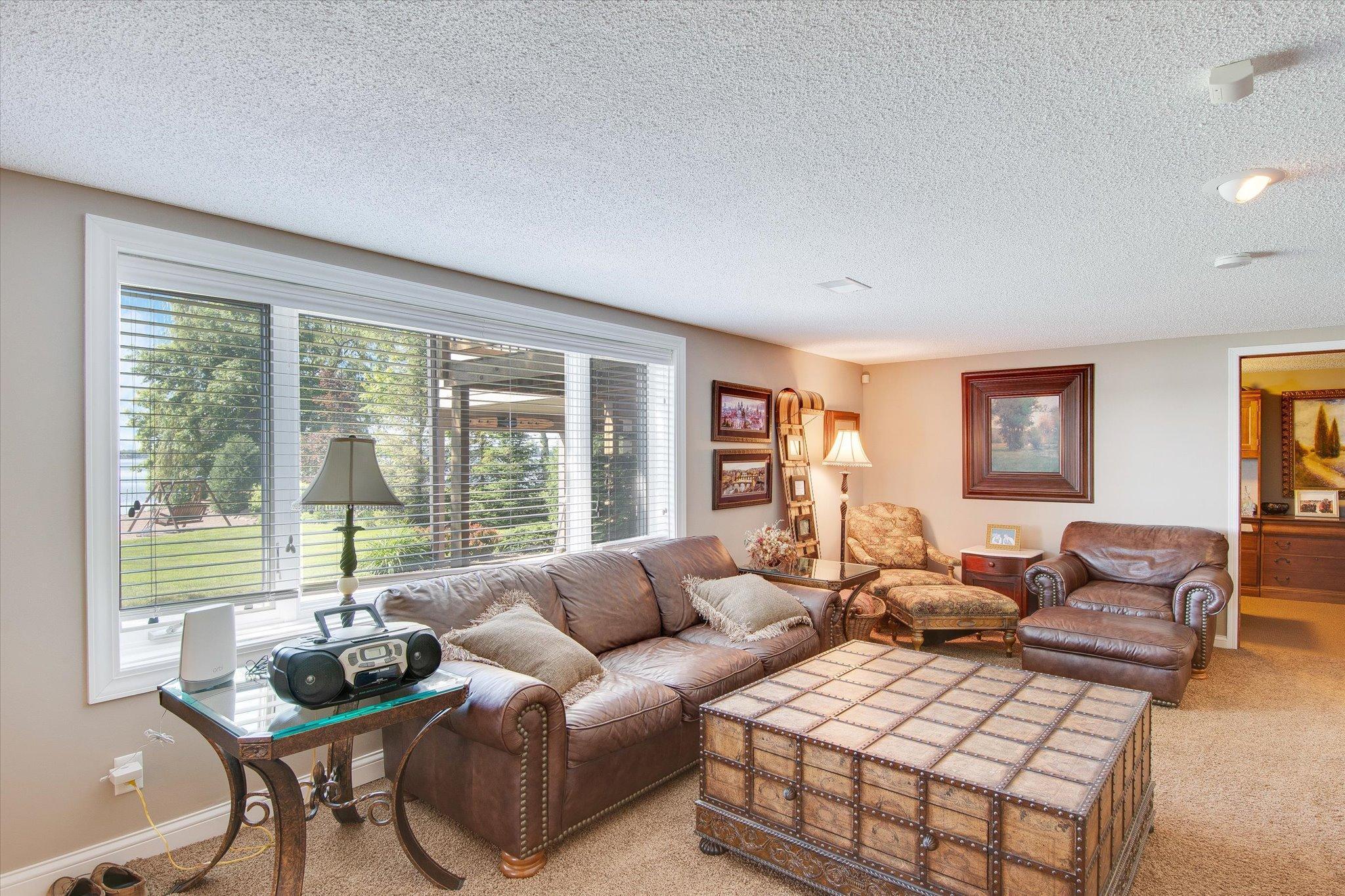 6631 Northshore Trail N