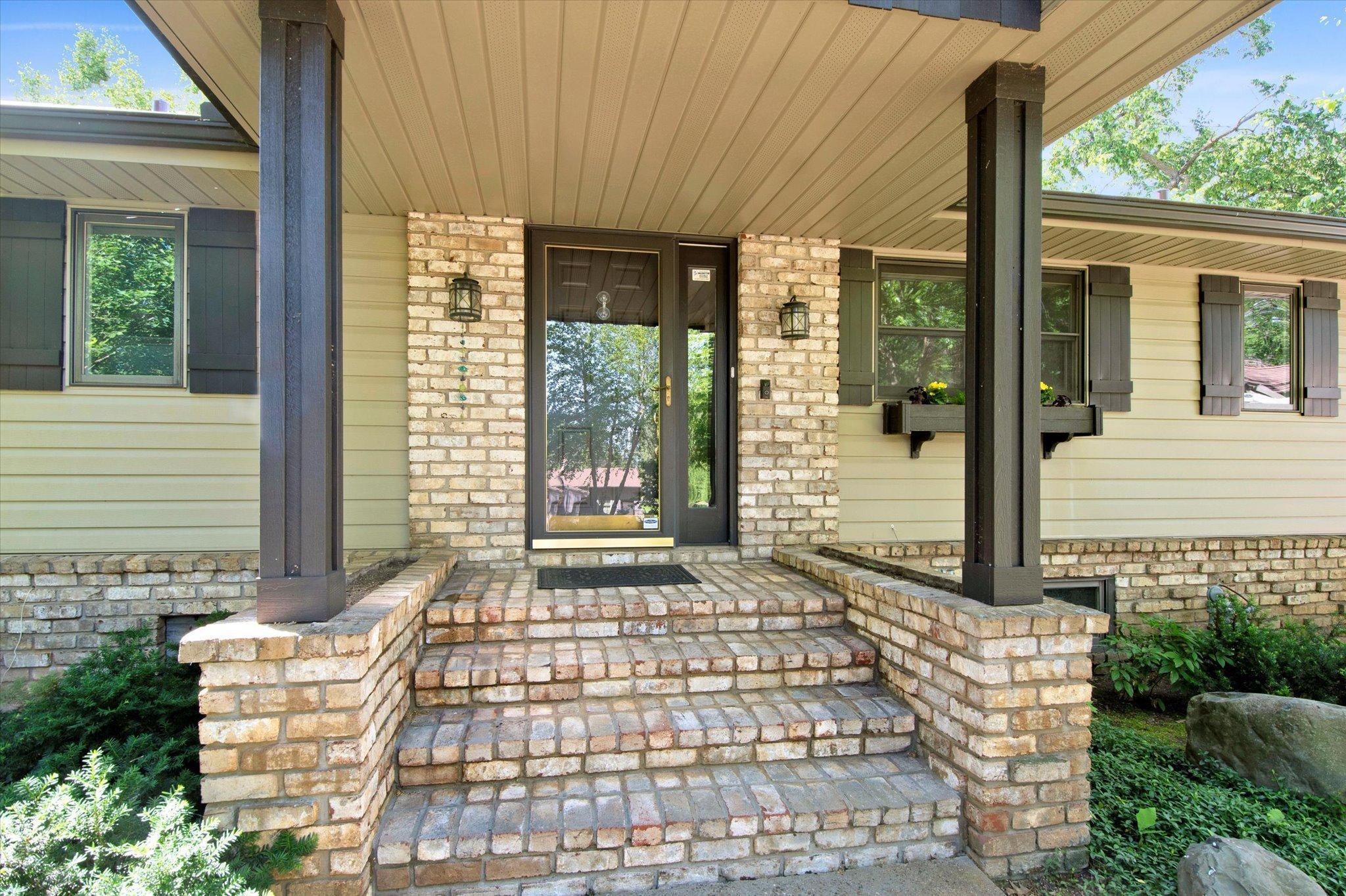 6631 Northshore Trail N