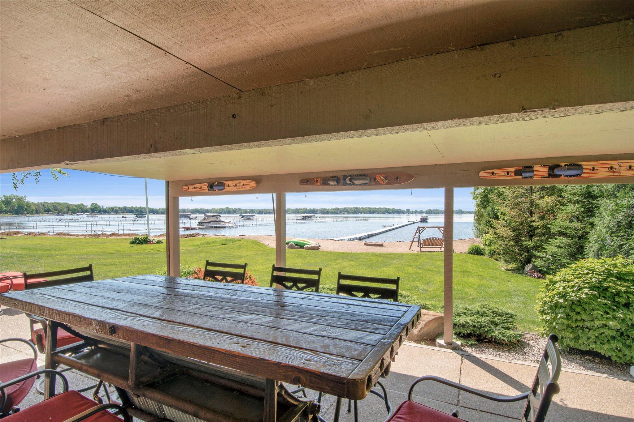 6631 Northshore Trail N
