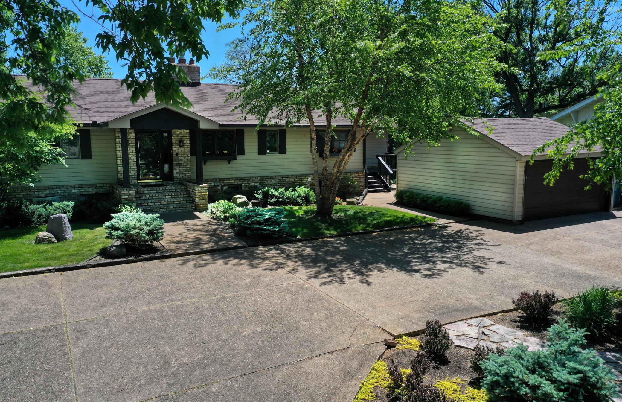 6631 Northshore Trail N
