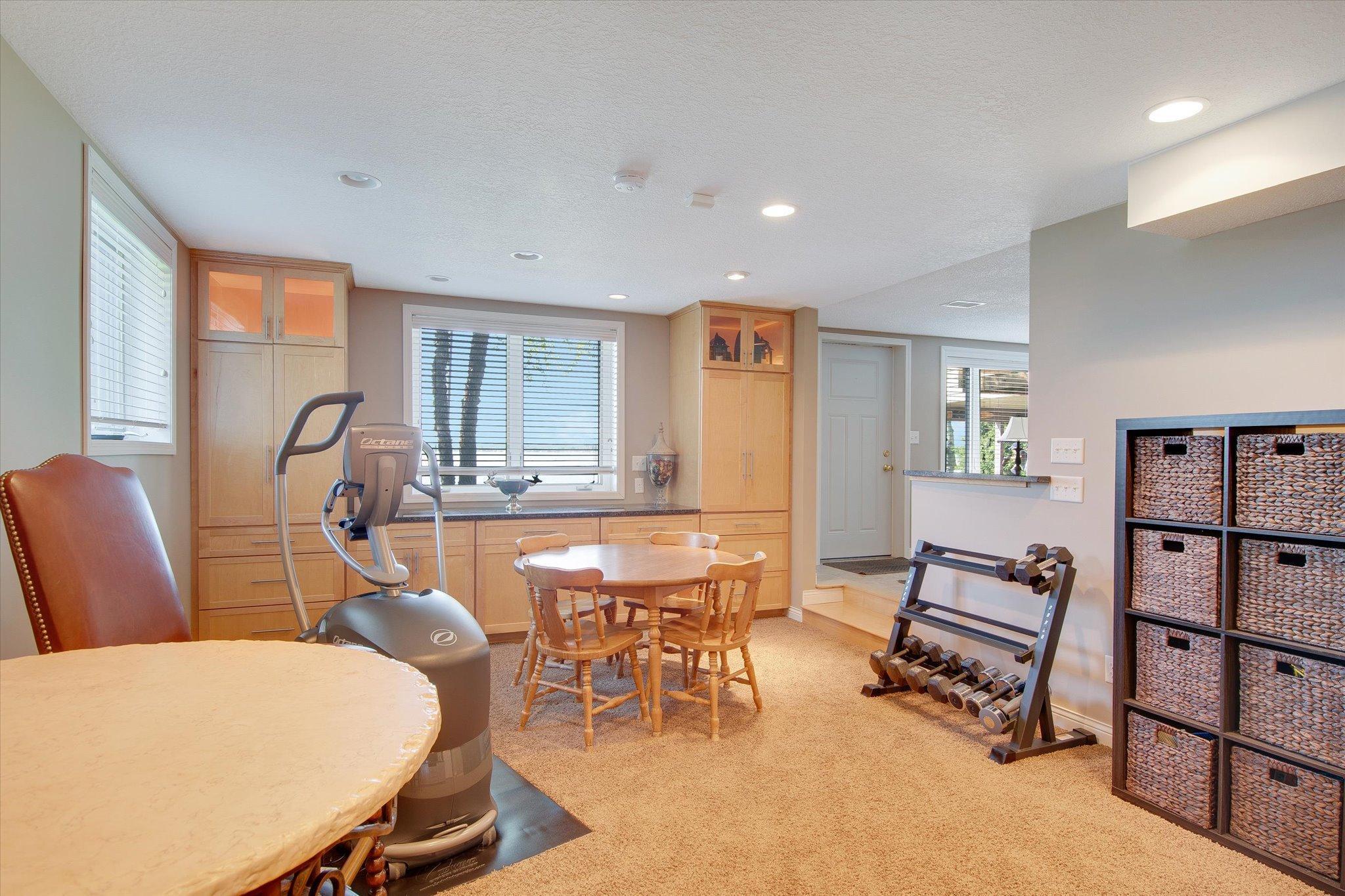 6631 Northshore Trail N