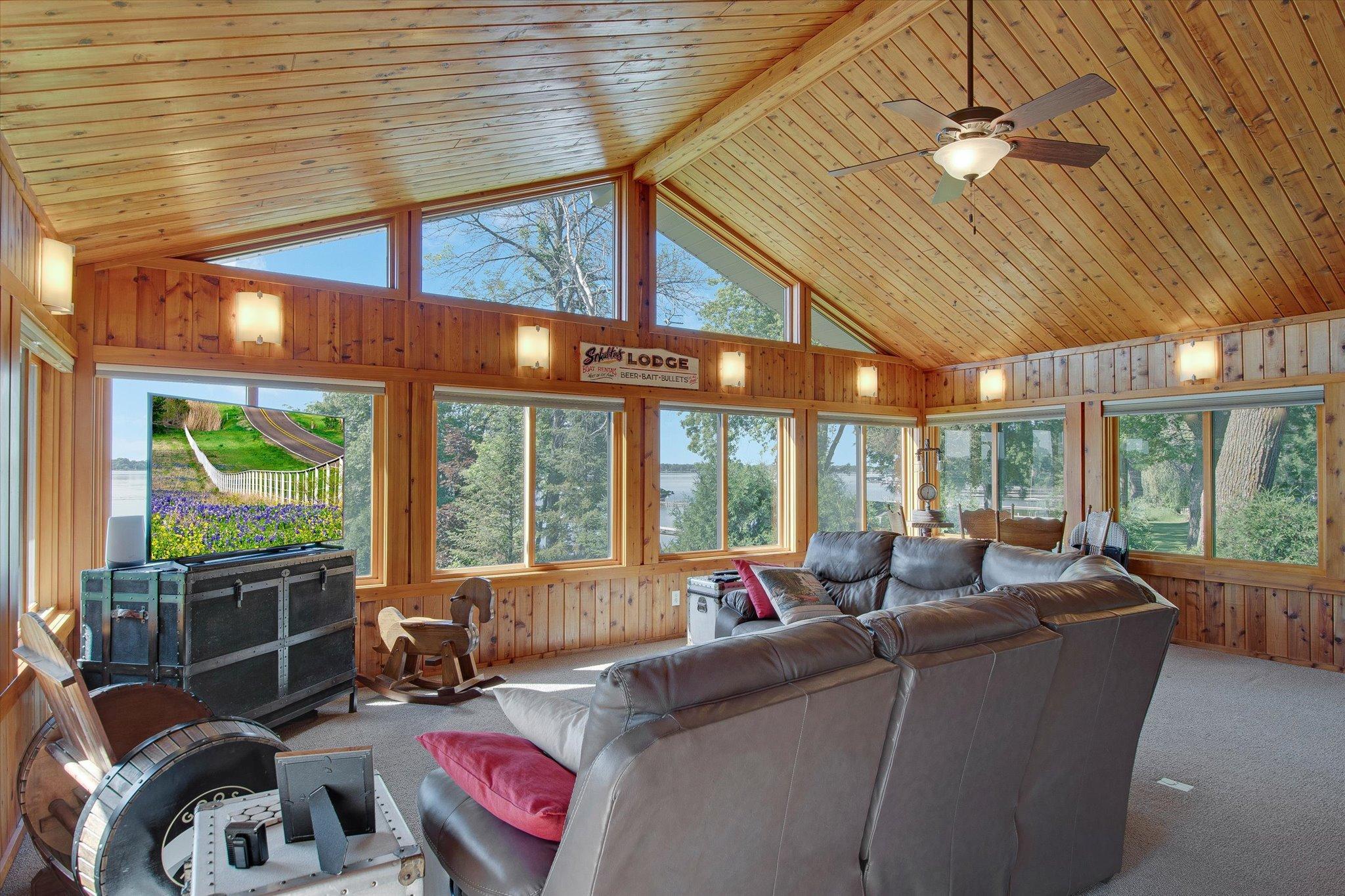 6631 Northshore Trail N