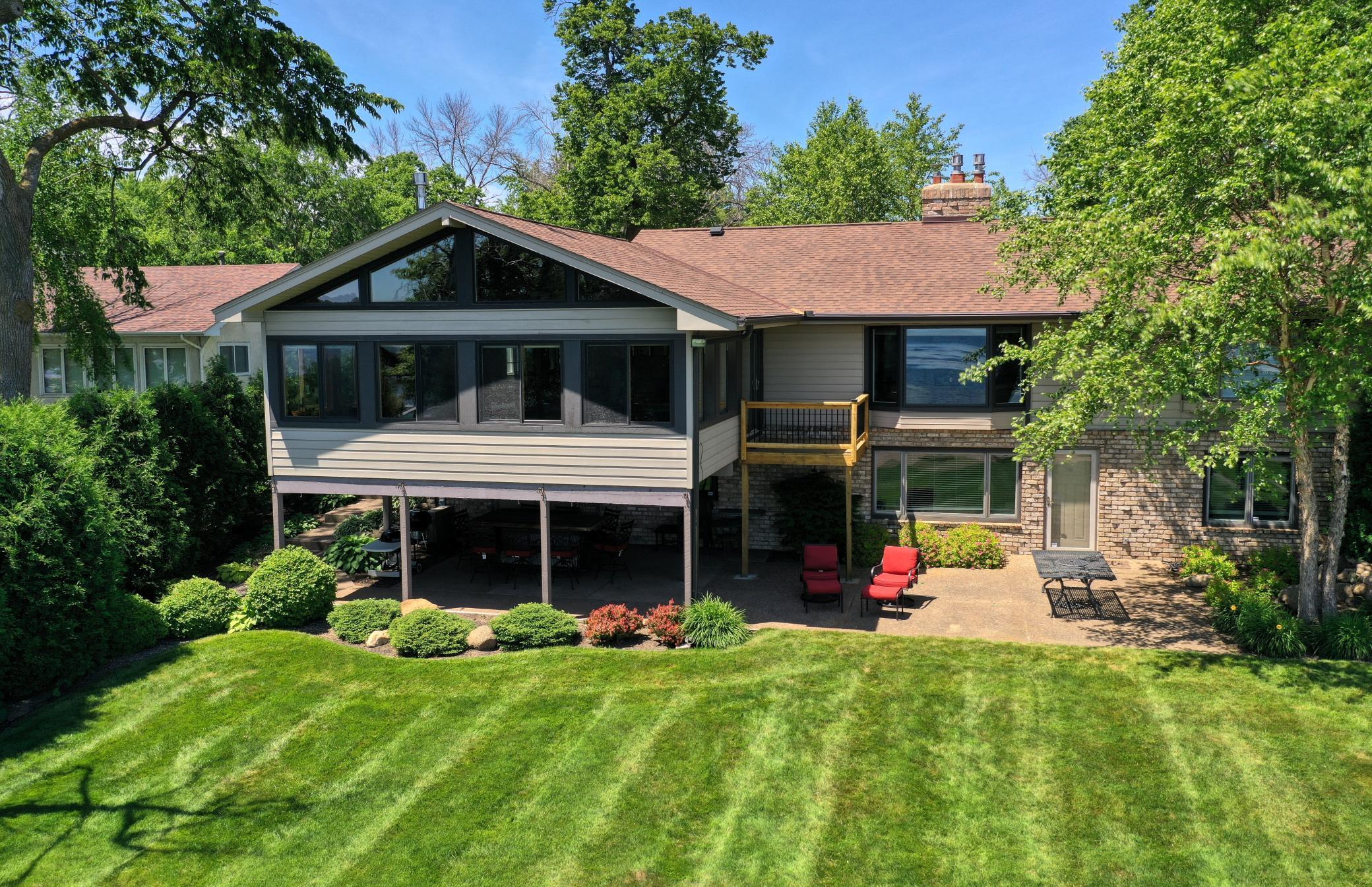 6631 Northshore Trail N