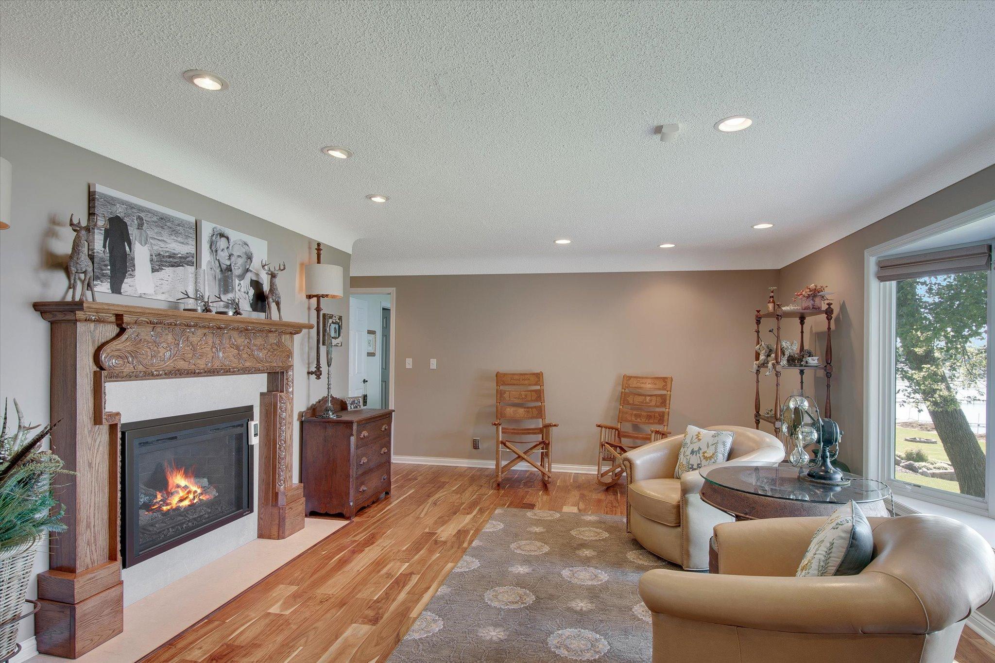 6631 Northshore Trail N