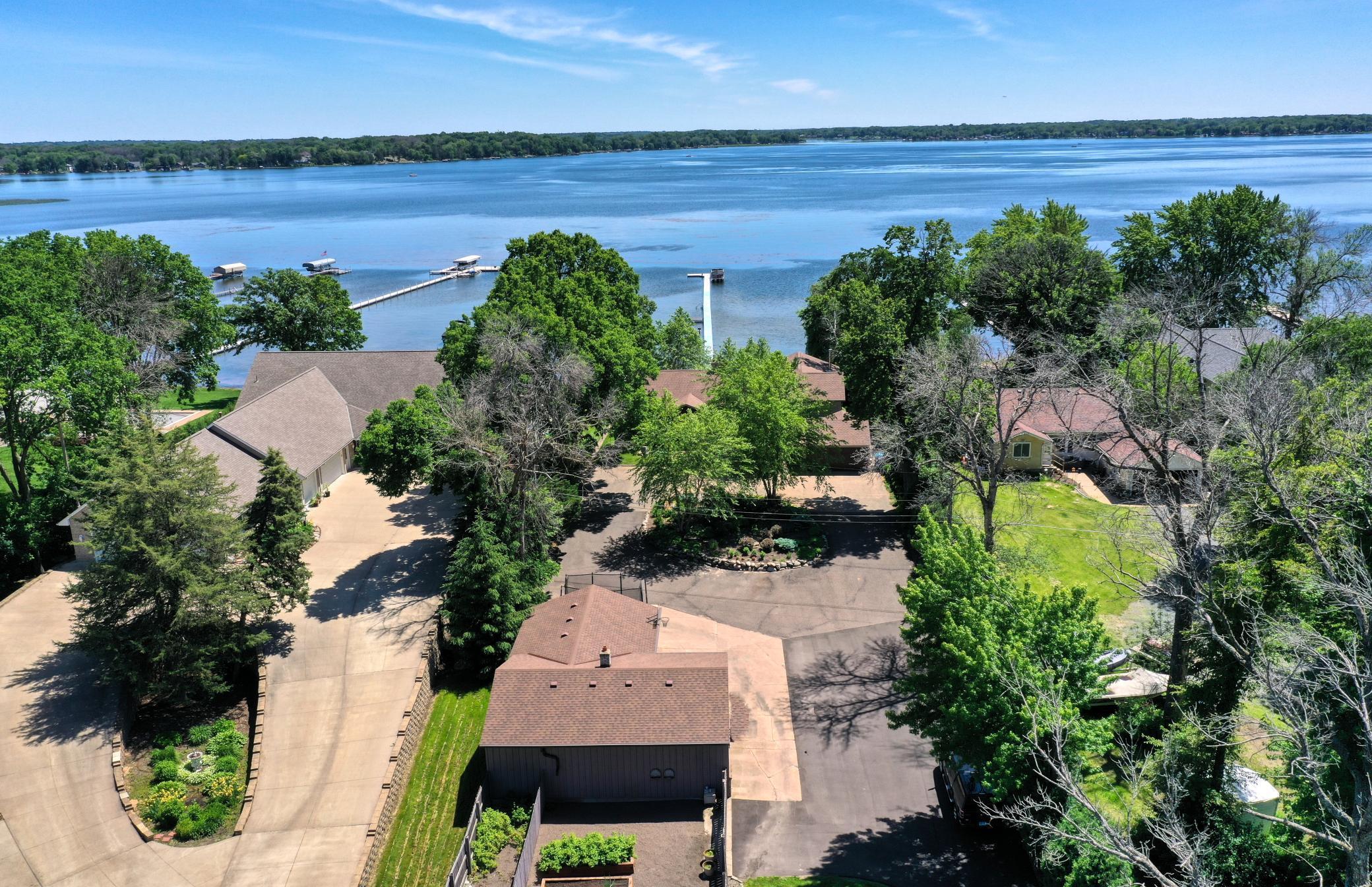 6631 Northshore Trail N