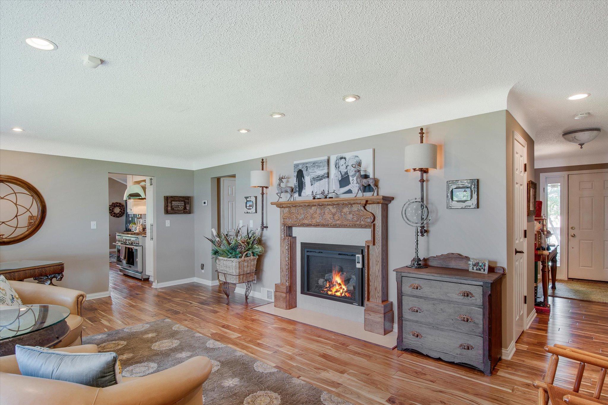 6631 Northshore Trail N