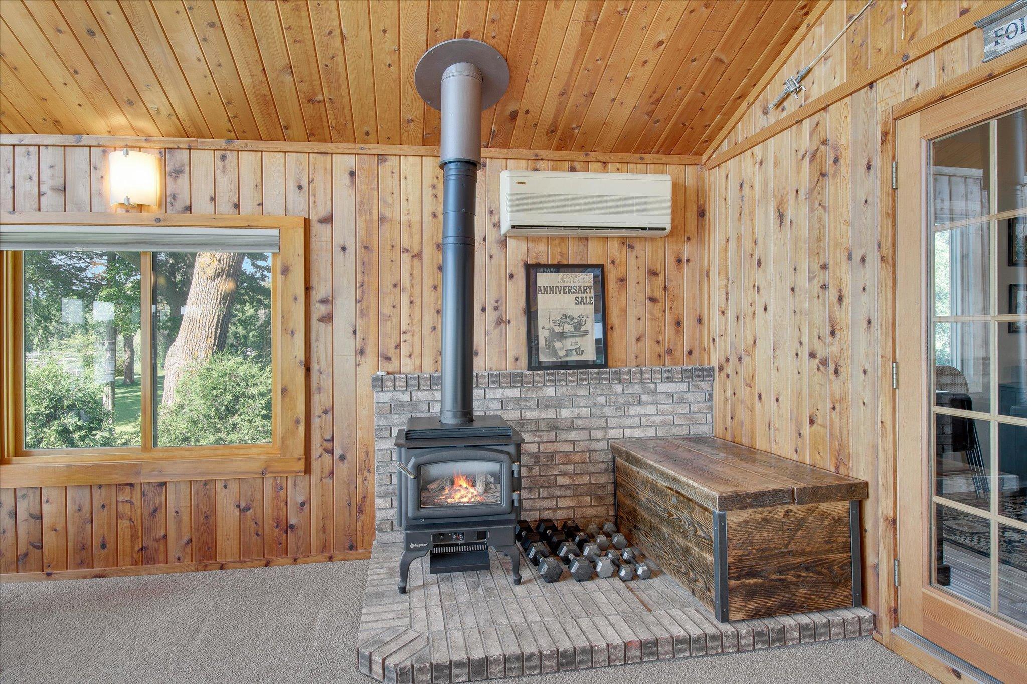 6631 Northshore Trail N