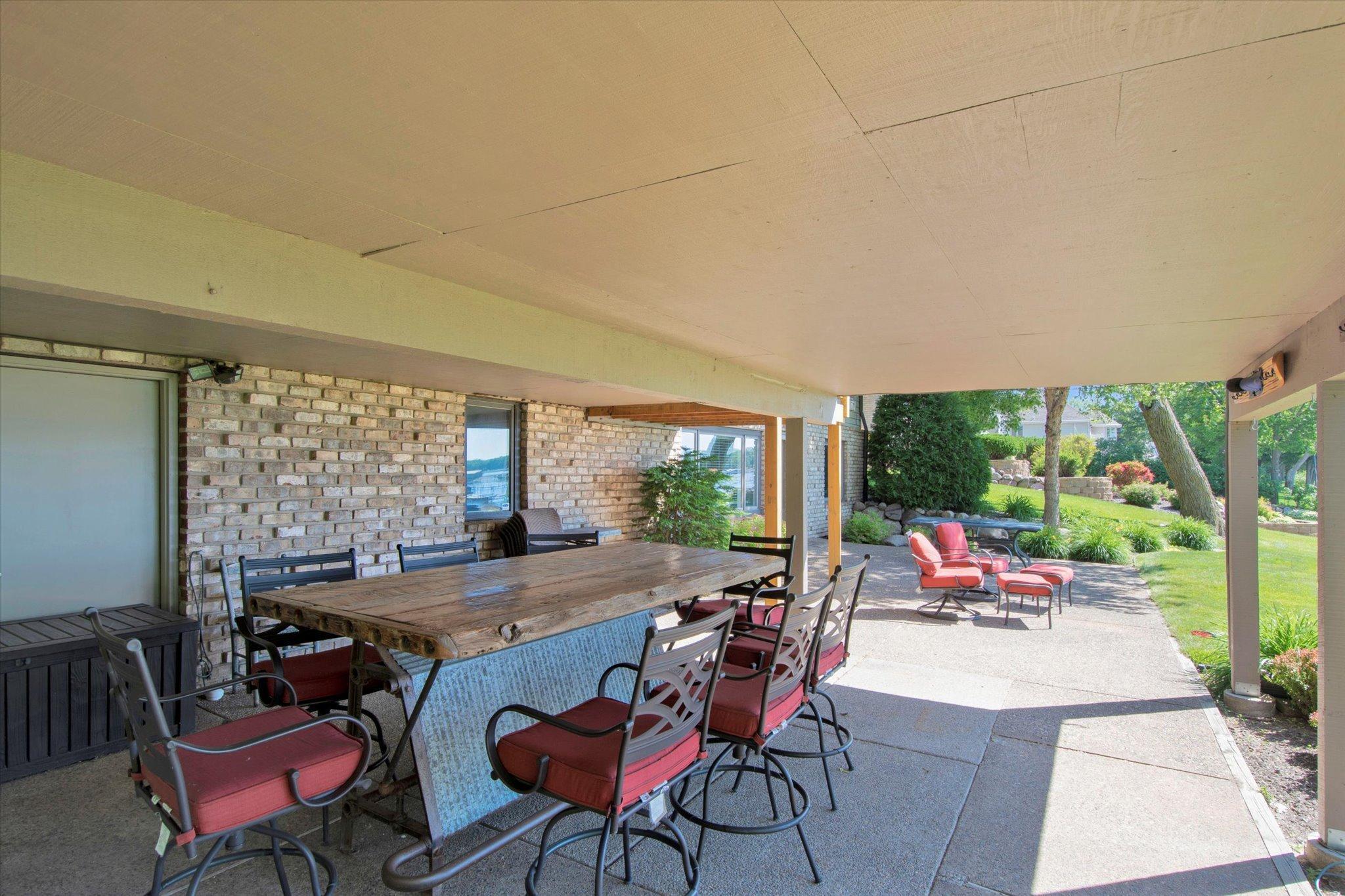 6631 Northshore Trail N