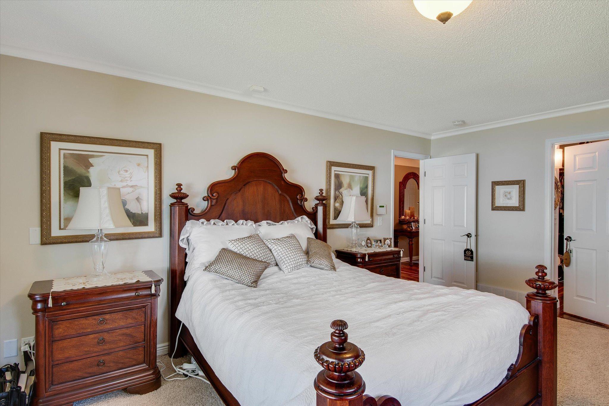 6631 Northshore Trail N