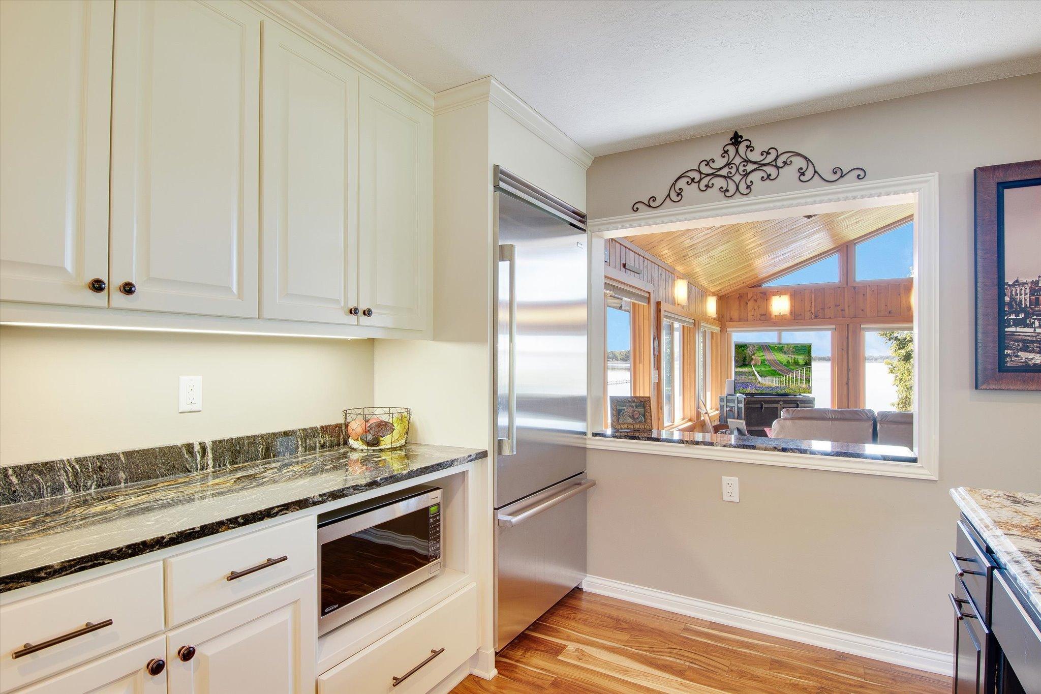 6631 Northshore Trail N