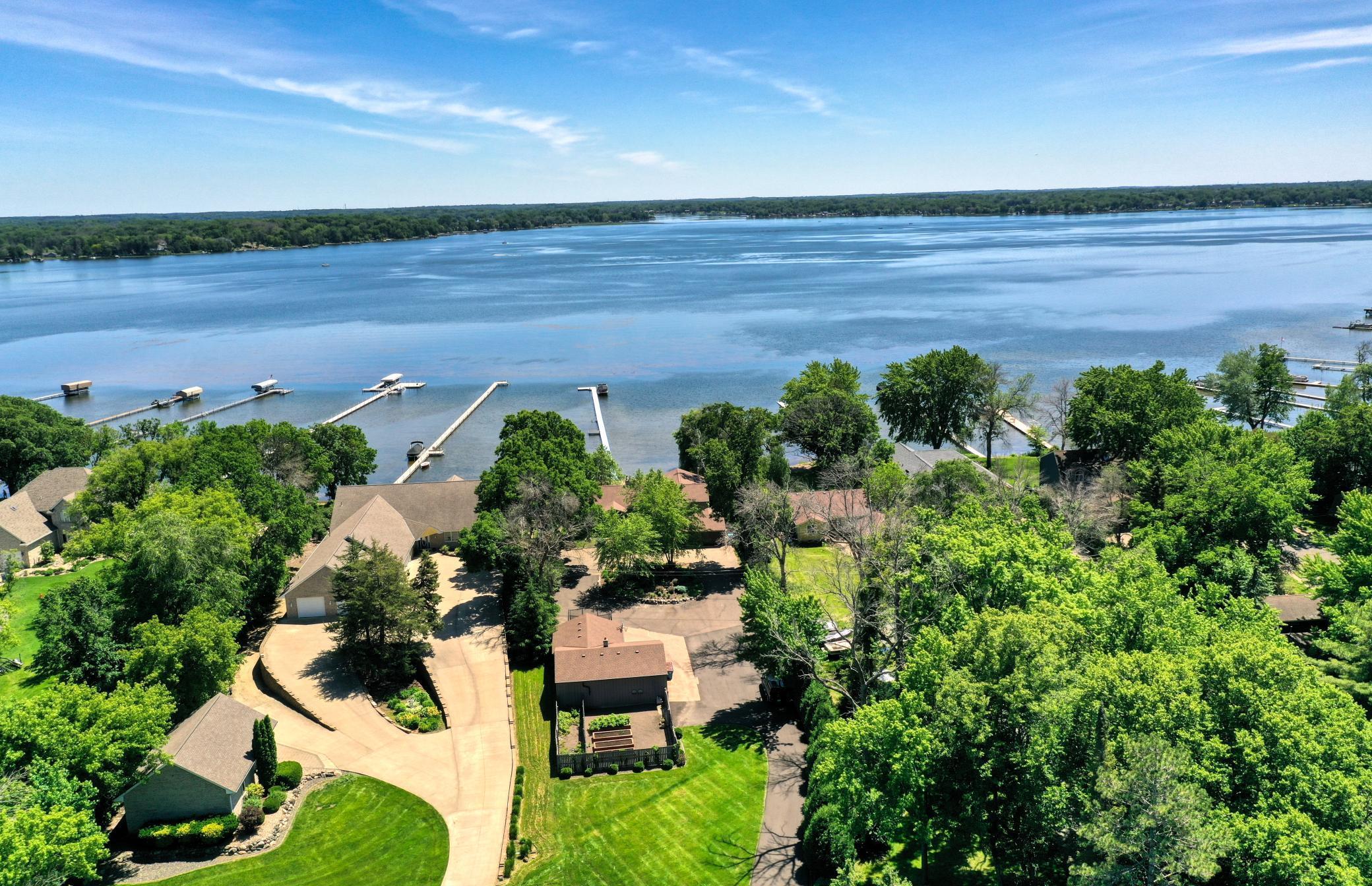 6631 Northshore Trail N