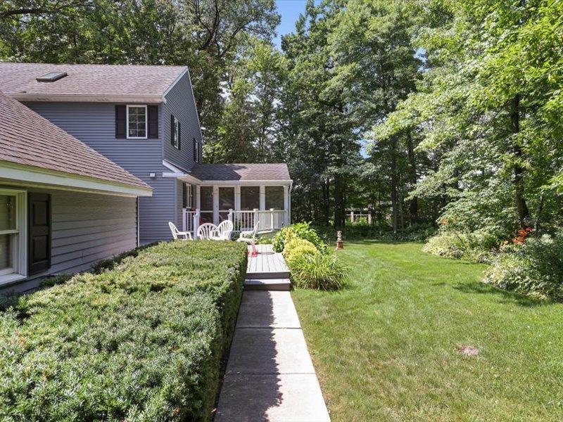 9429 Jewel Lane Court N