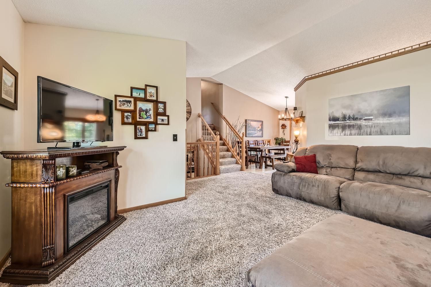 5925 Freeland Court N