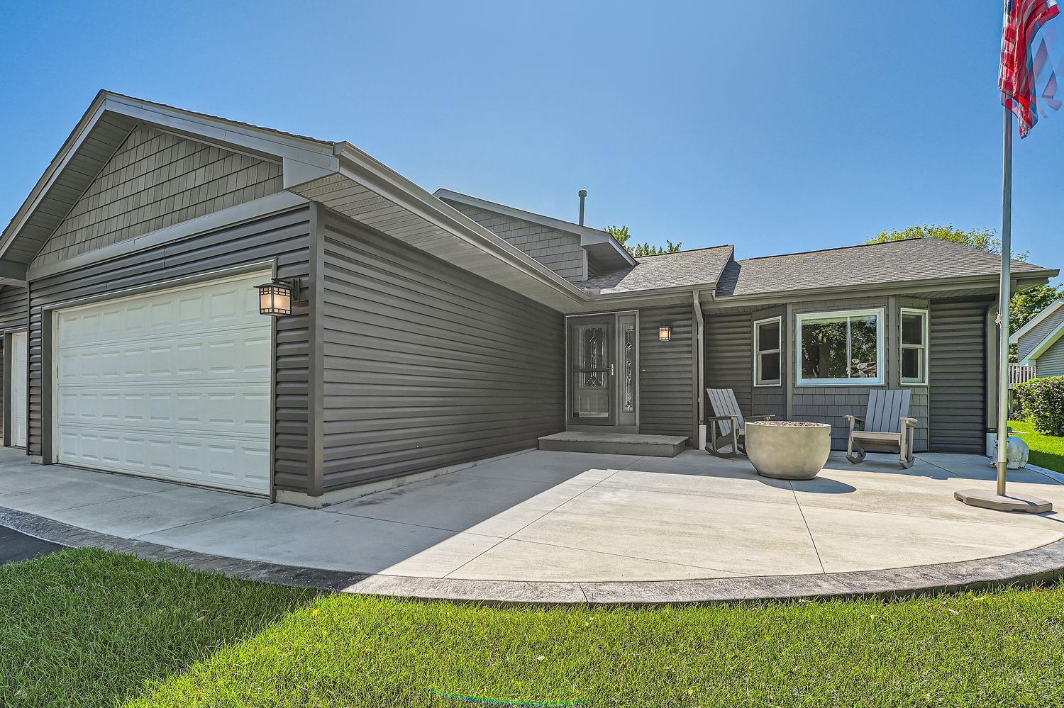 5925 Freeland Court N