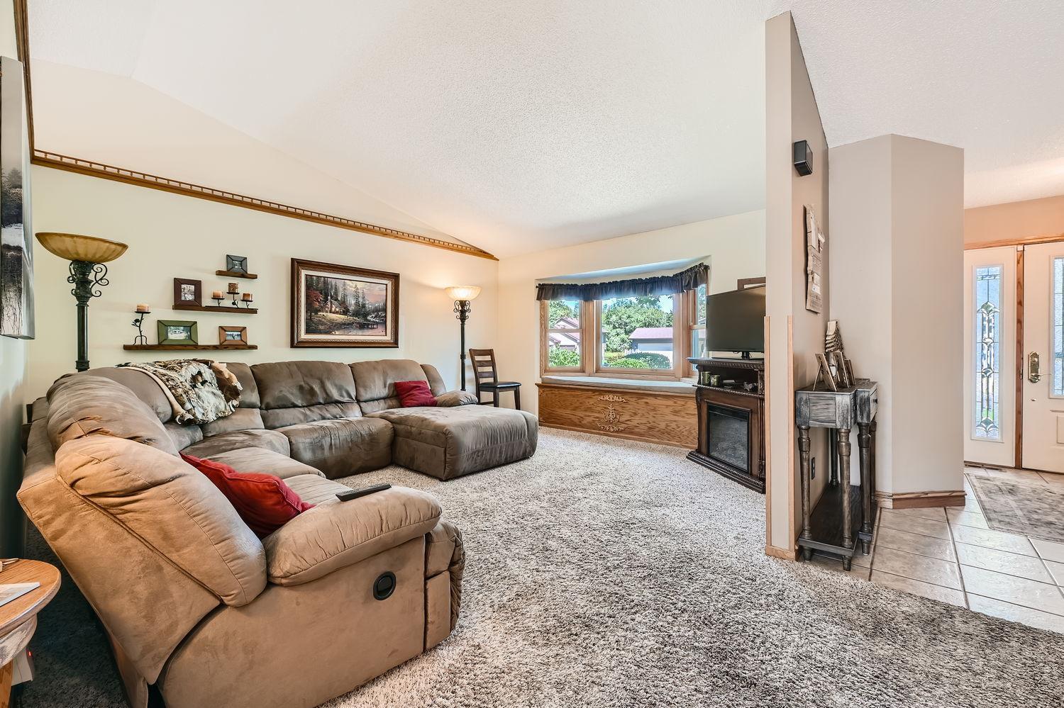 5925 Freeland Court N