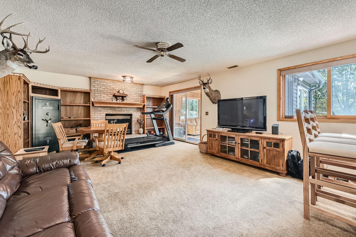 5925 Freeland Court N