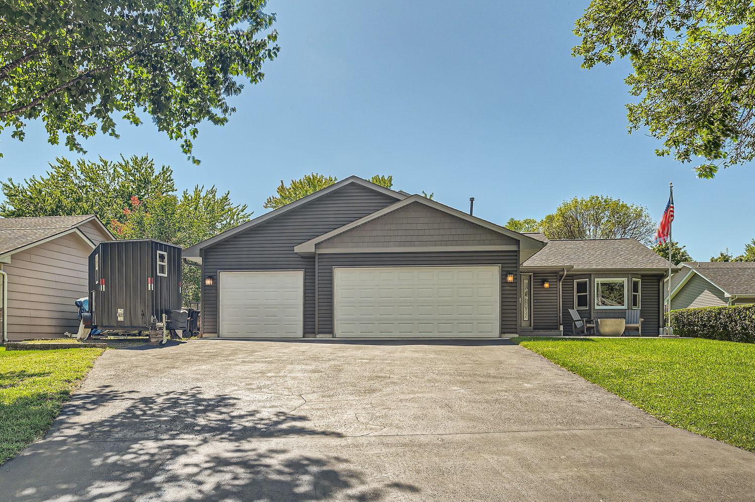 5925 Freeland Court N